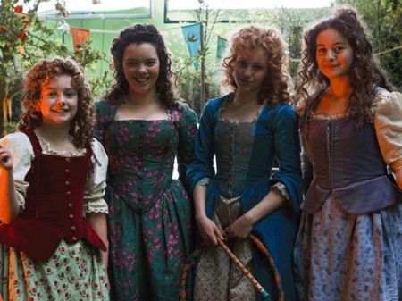 Ruby with other extras on-set of The Hobbit